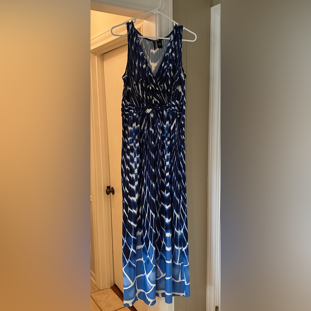New Directions Women's  white and Blue Tie Dye maxi Dress size small EUC